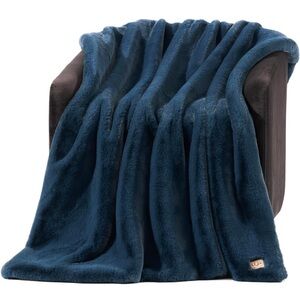 UGG Euphoria Faux Fur Throw Blanket (Indigo Blue)